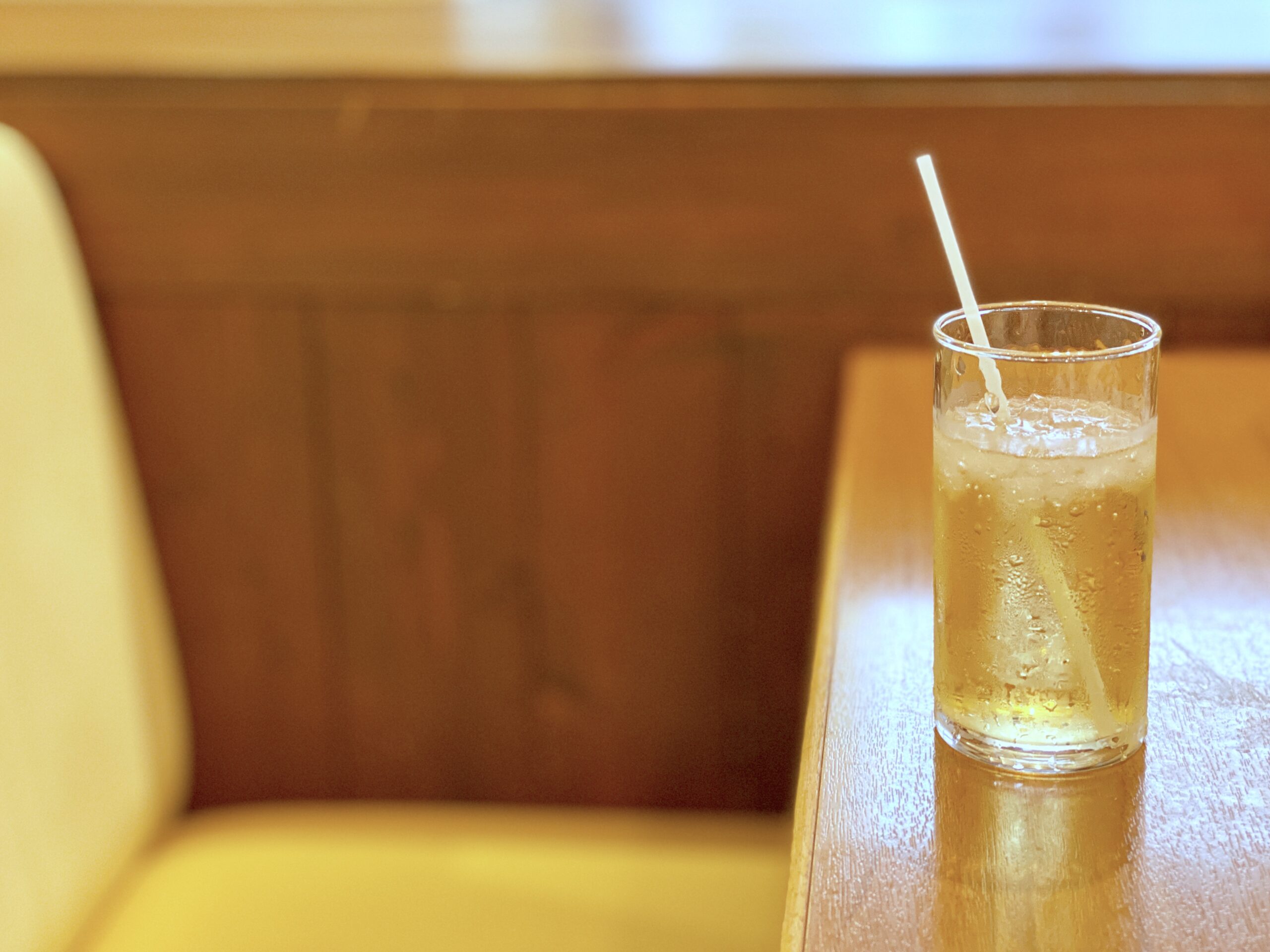 カフェ店内のお茶